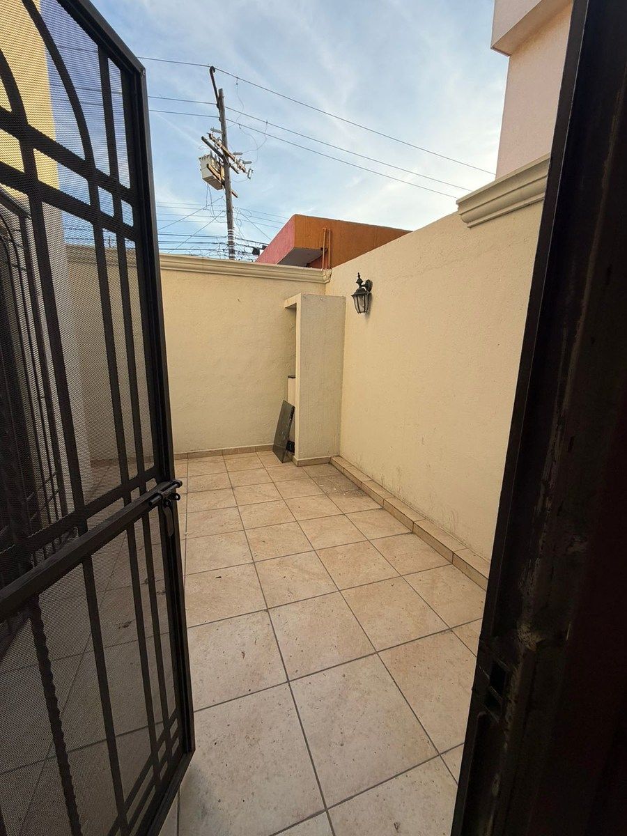 5 de 24: PATIO PLANTA BAJA