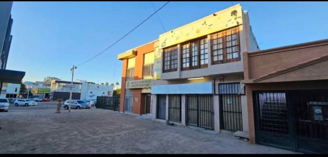 1 of 9: fachada principal