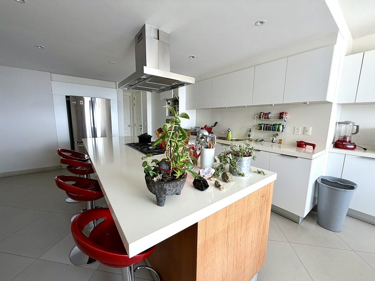 5 de 21: Cocina con barra