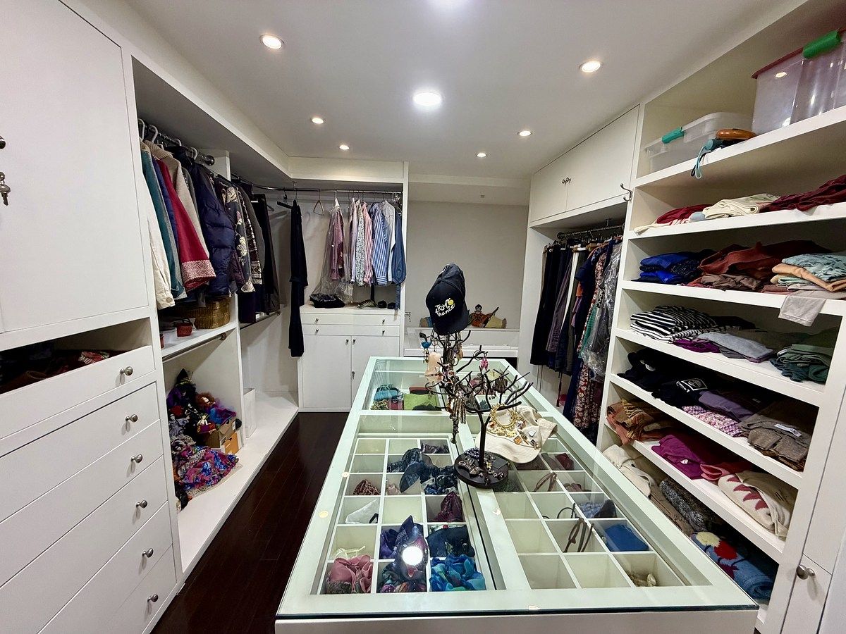 12 of 20: Vestidor rec principal