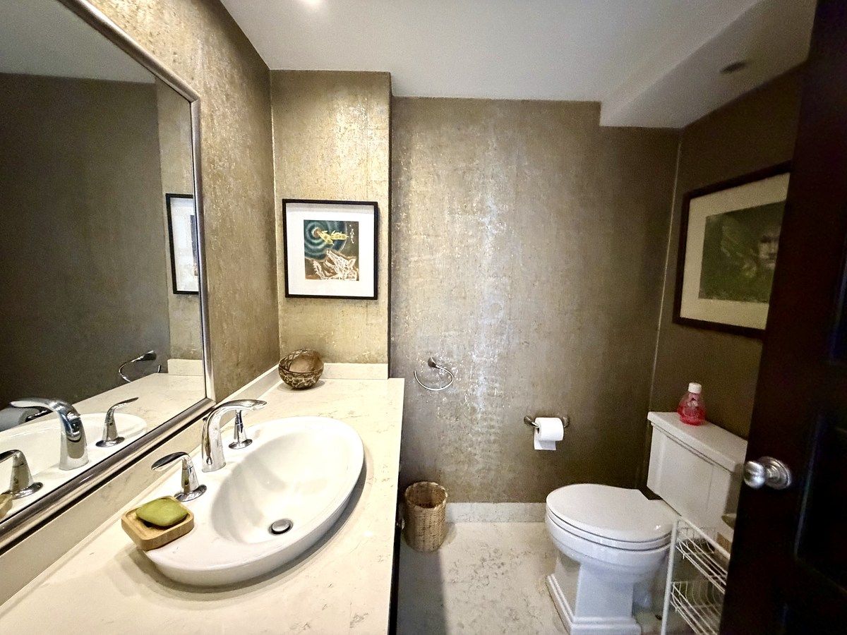 16 de 21: Baño de visitas