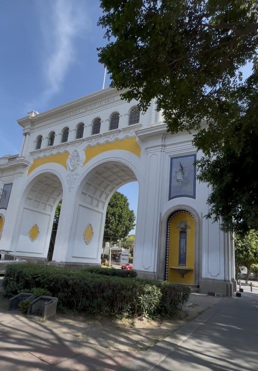 8 de 19: Junto a los Arcos