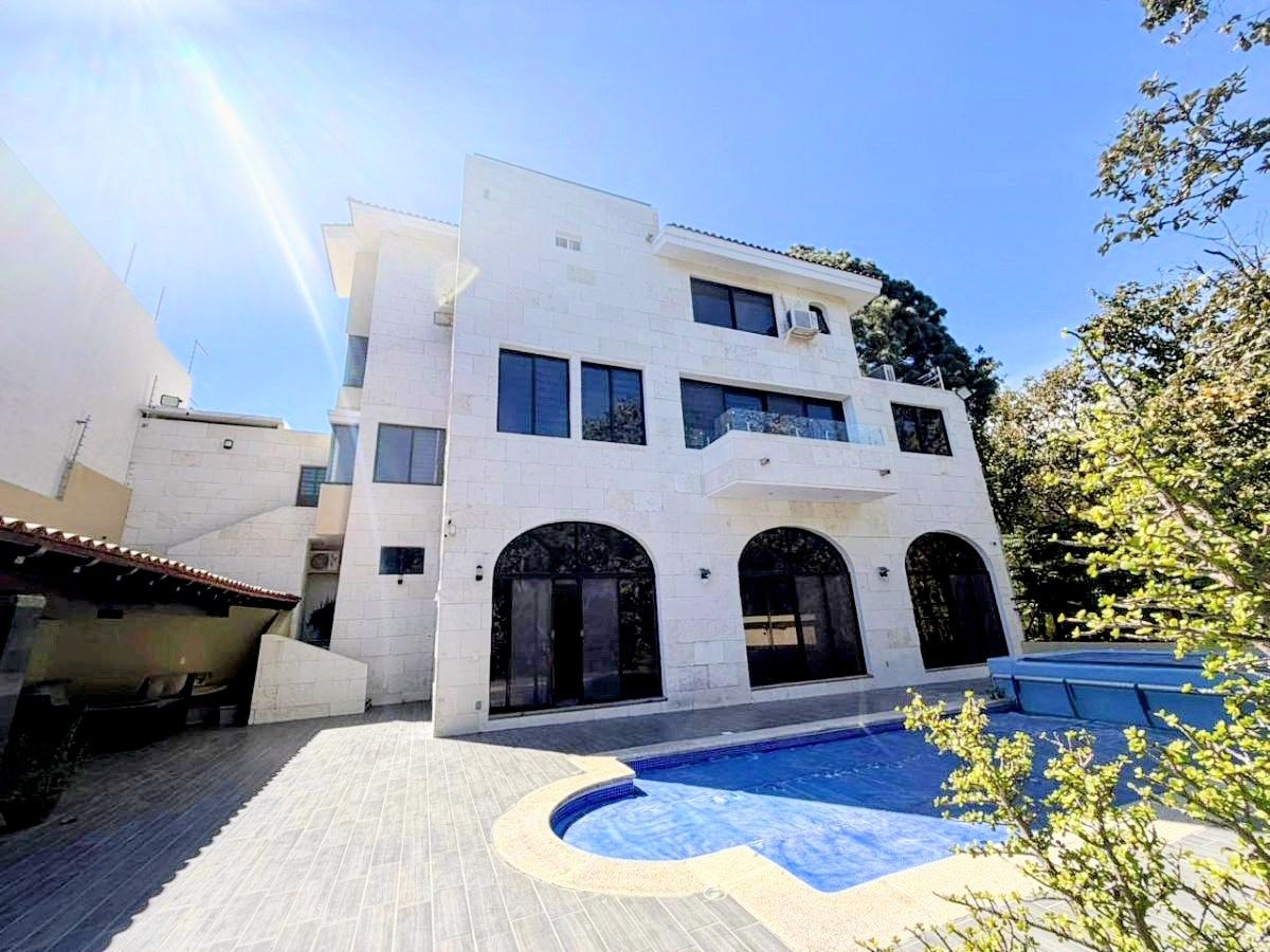 ESPECTACULAR RESIDENCIA EN VENTA EN CIUDAD BUGAMBILIAS CON ALBERCA - foto 2