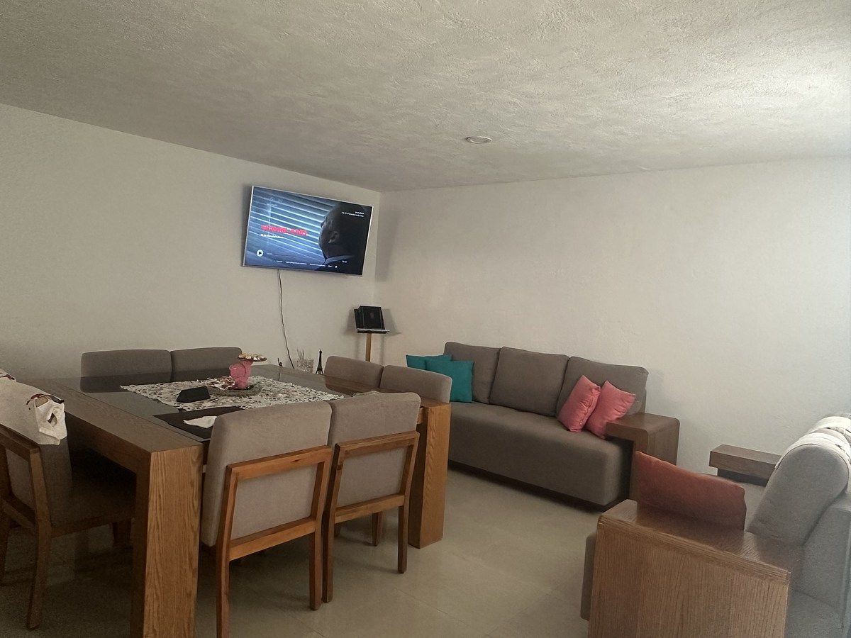 5 of 16: Sala-comedor