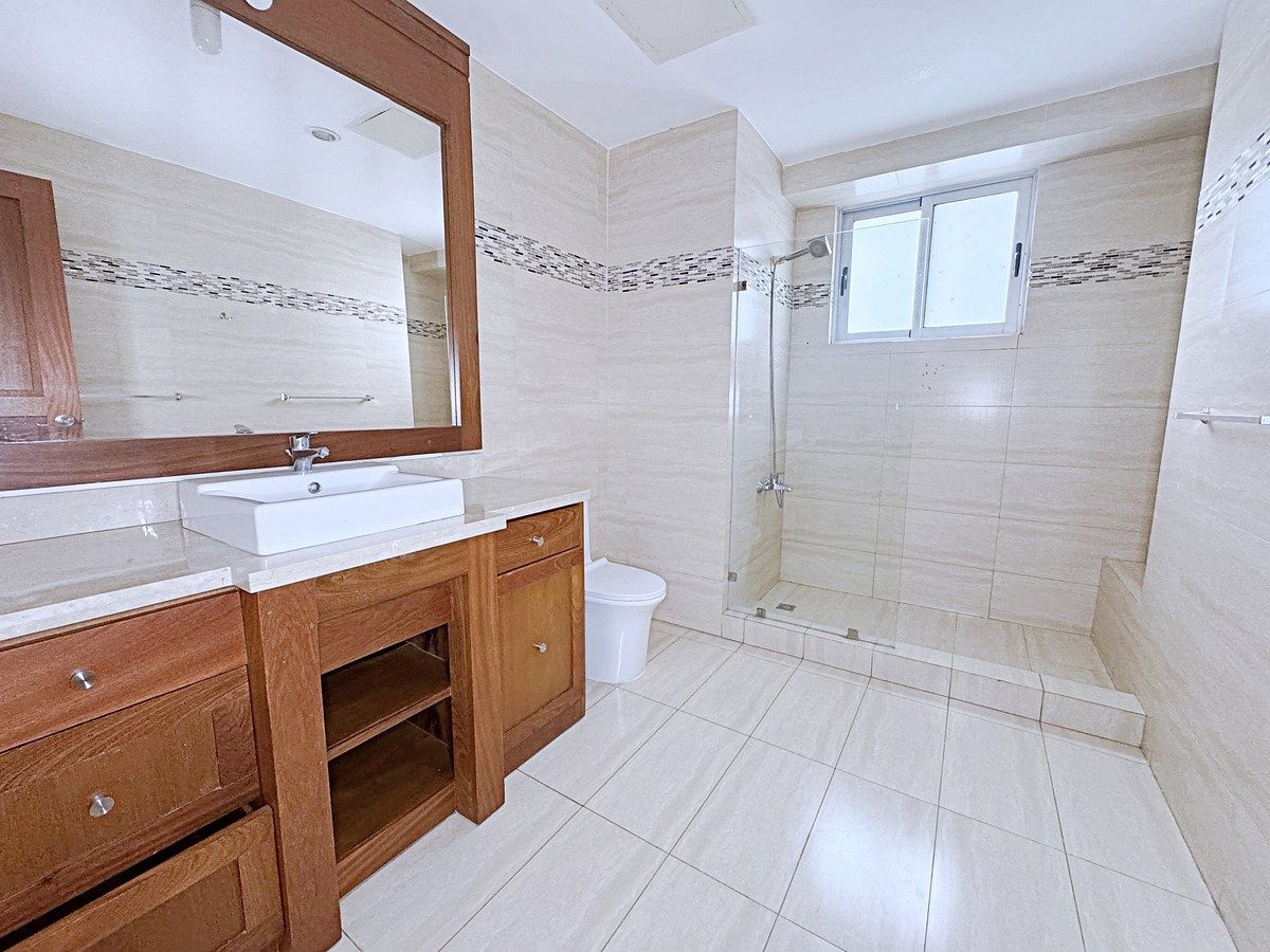 10 de 16: Baño habitación secundaria