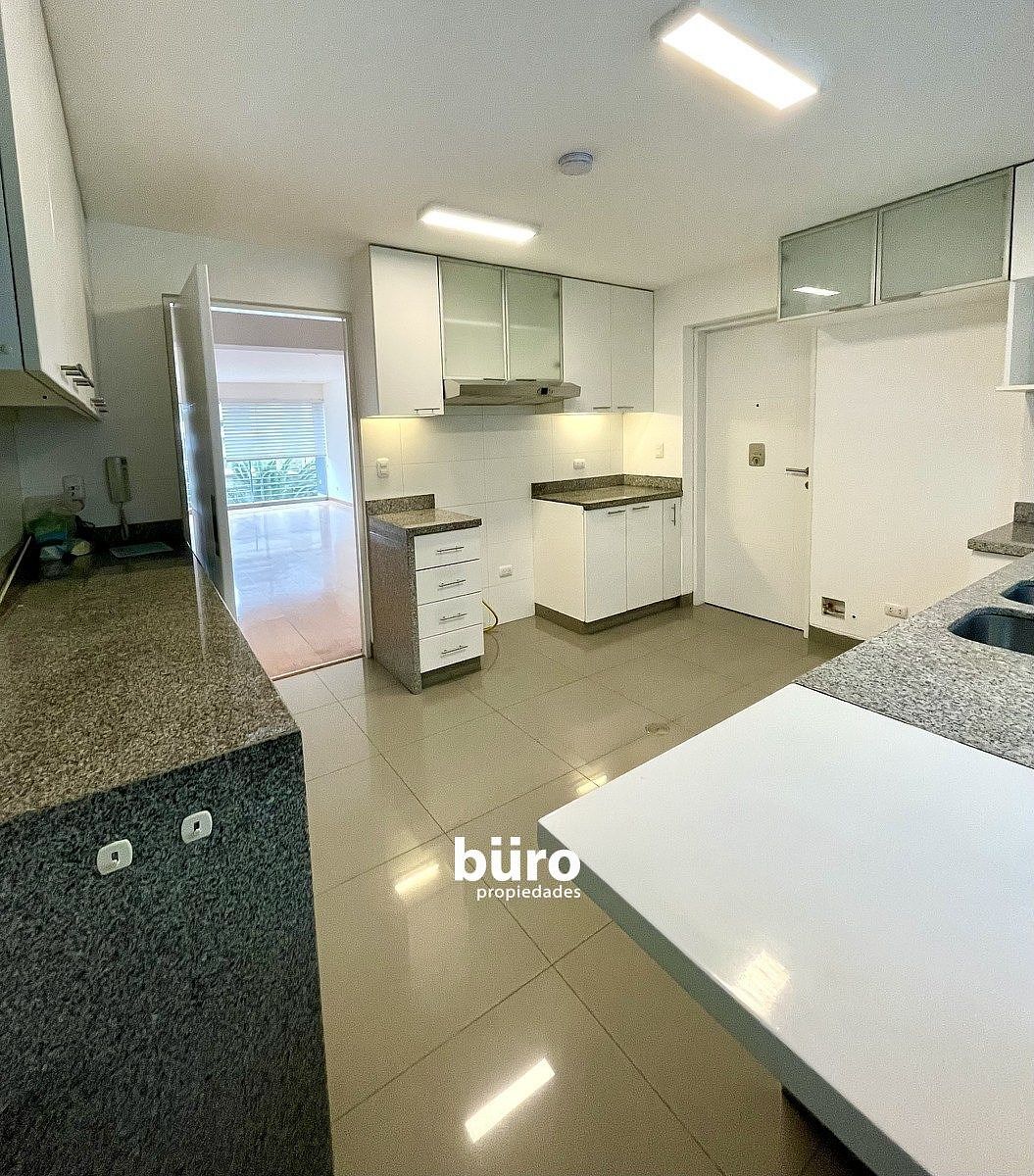 8 de 13: Cocina Amplia y cómoda