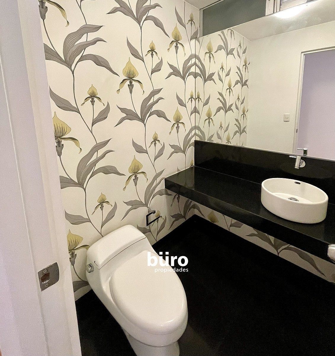 9 de 13: Precioso baño de visitas