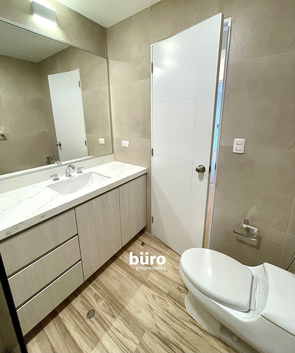12 de 14: Baño secundario