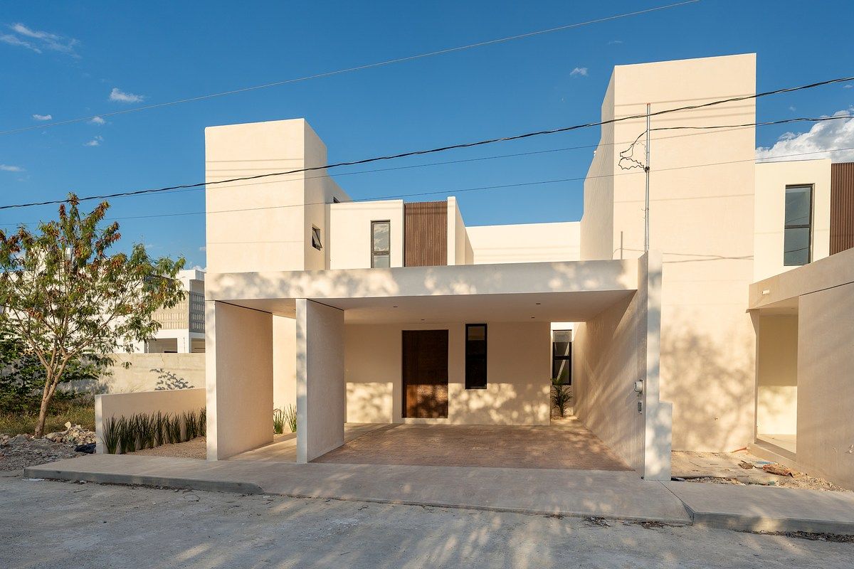 CASA À VENDA DE UM ANDAR EM DZITYÁ, COM PISCINA E 3 QUARTOS, foto 1 de 17