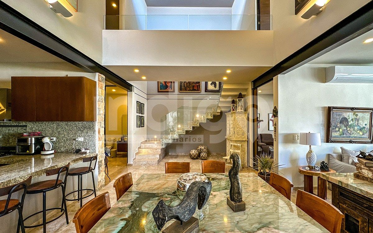 8 de 50: Comedor con Techos a Doble Altura