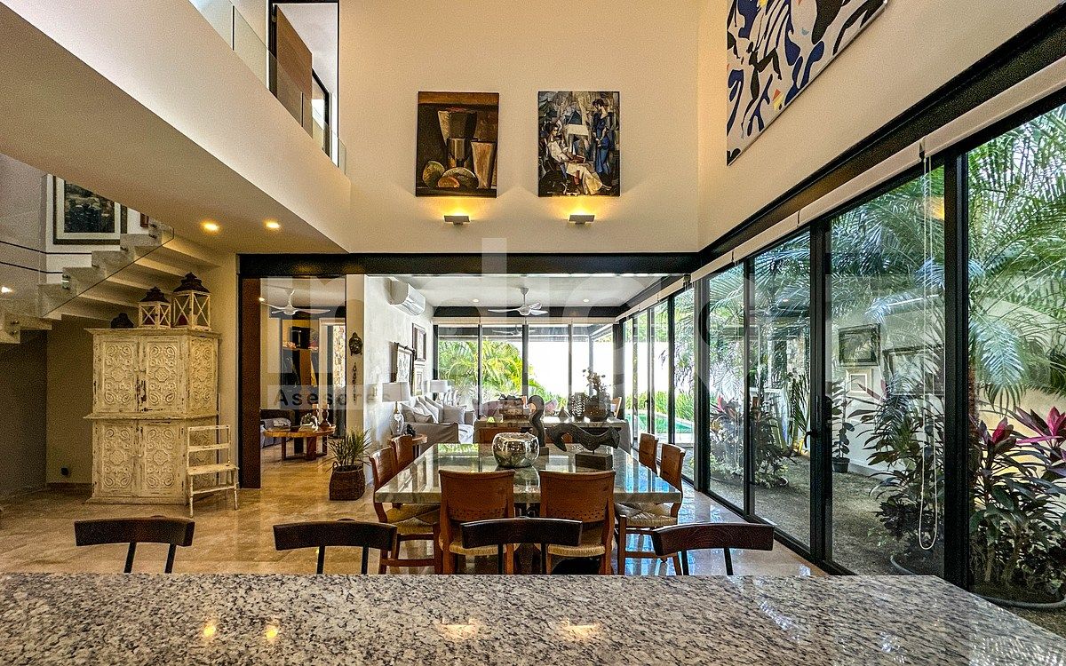 16 de 50: Vista desde la Cocina