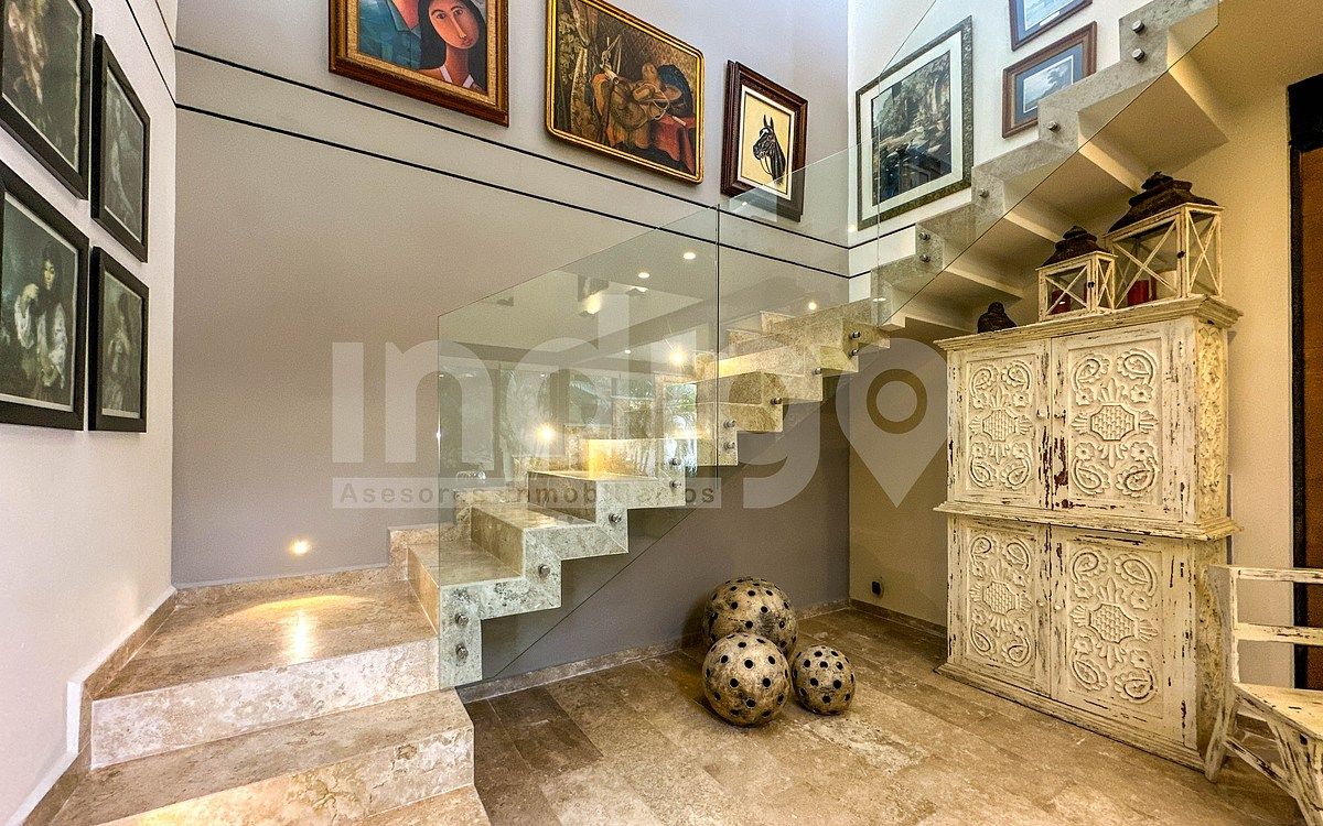 20 de 50: Escalera a Planta Alta