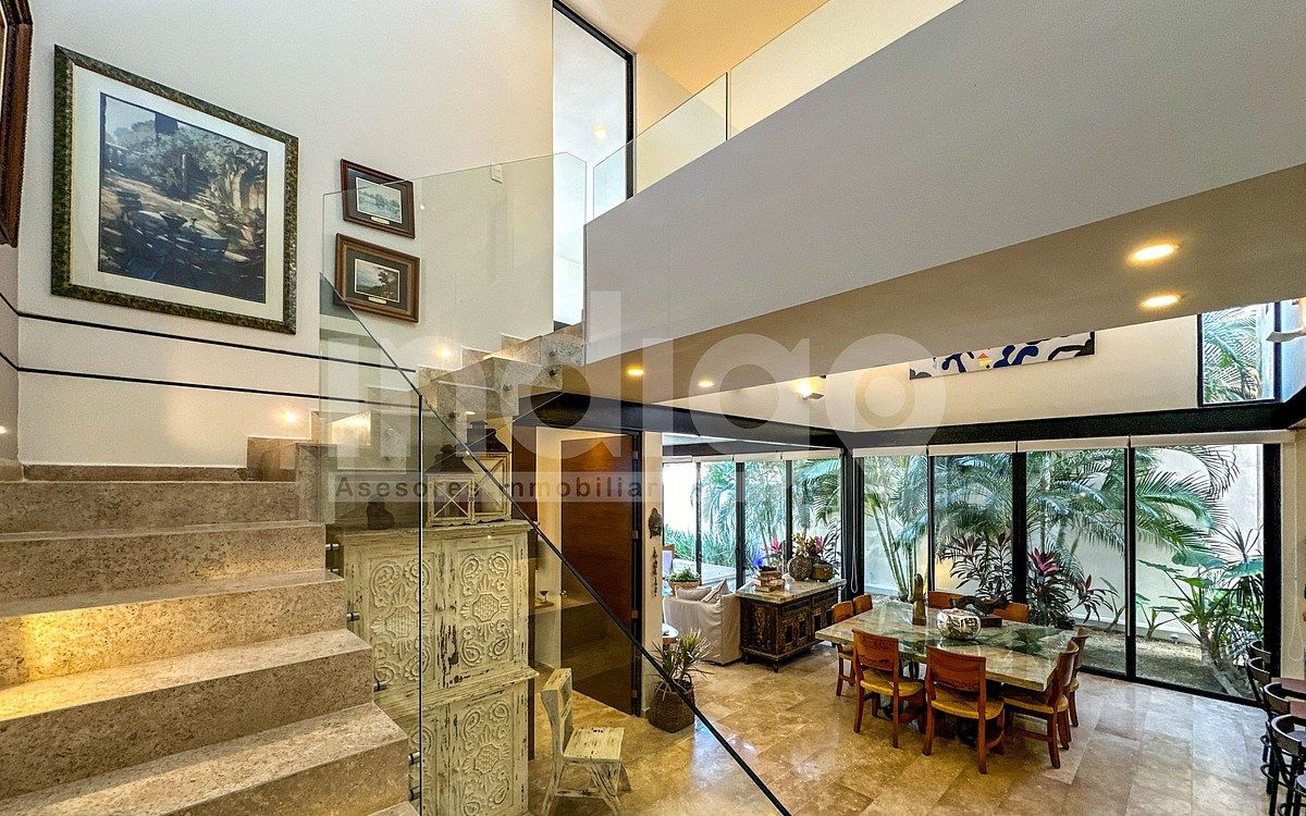 21 de 50: Escalera a Planta Alta