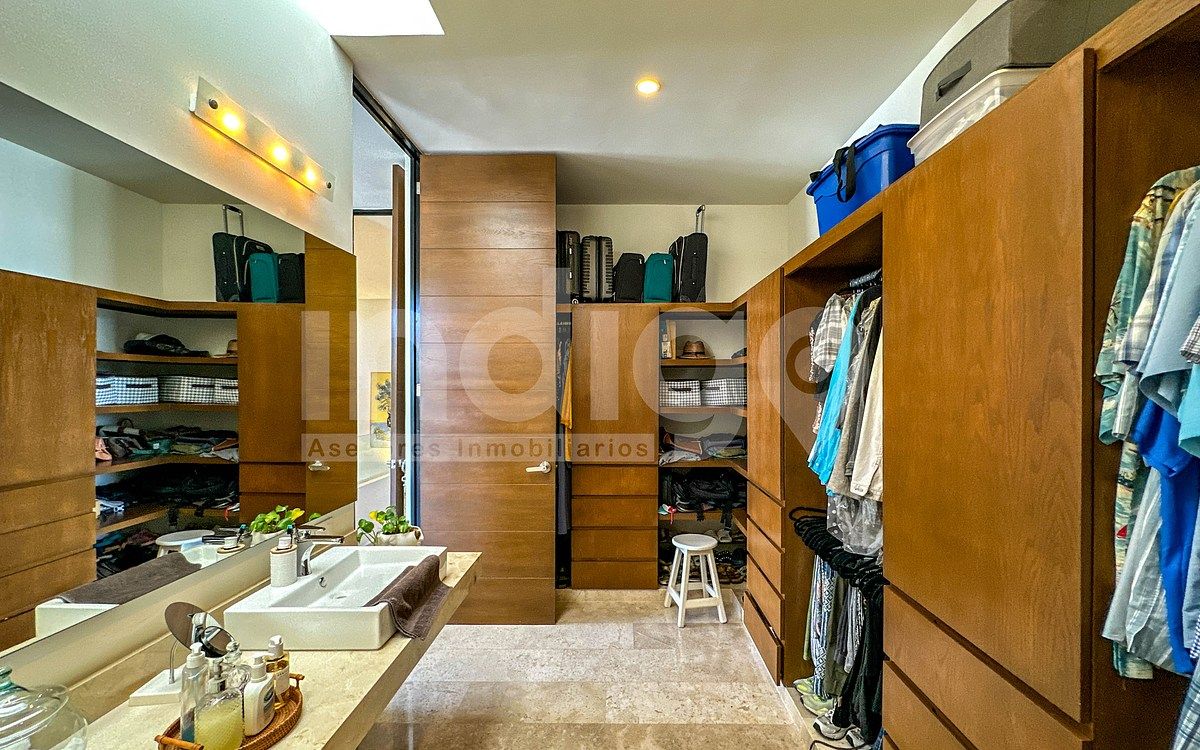 29 de 50: Vestidor Recámara Principal