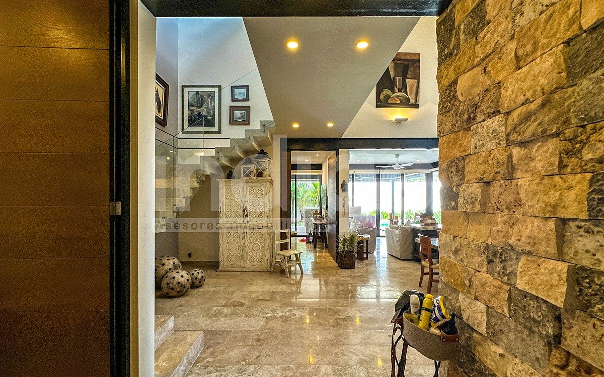 4 de 50: Vestíbulo de Acceso