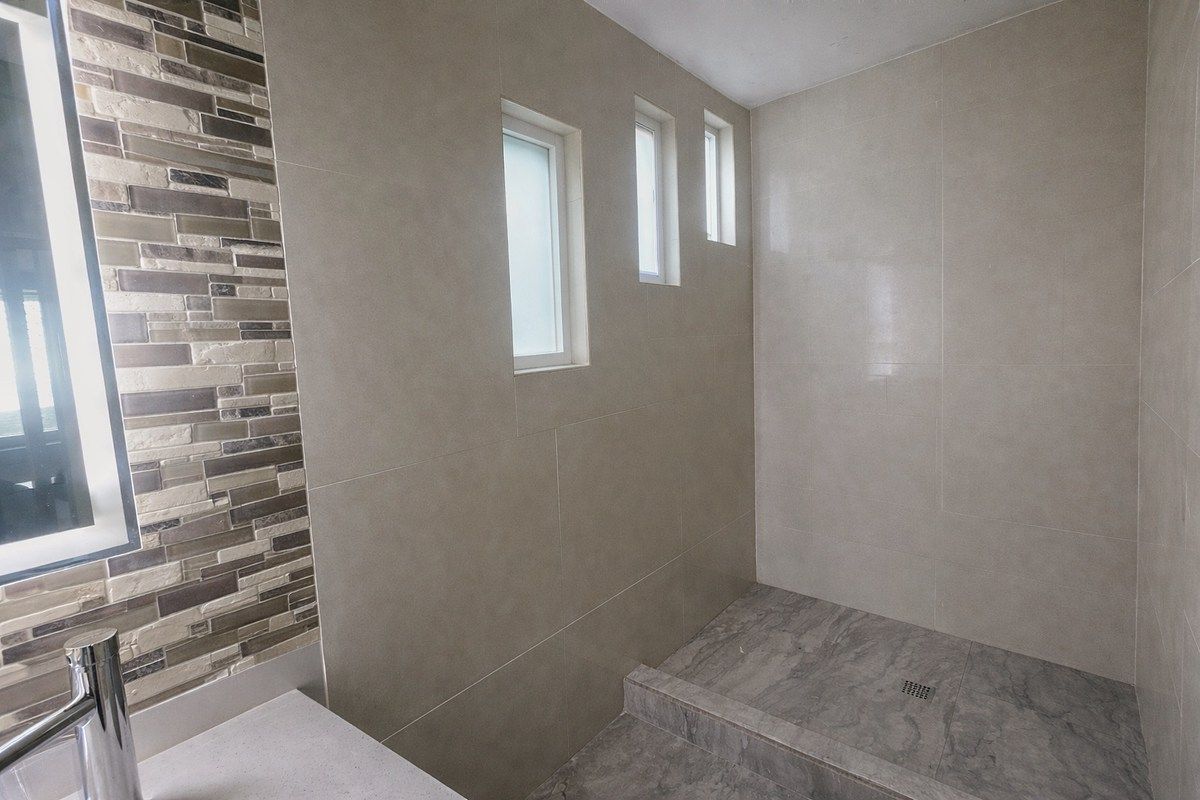 23 de 33: Baño recámara secundaria (1)