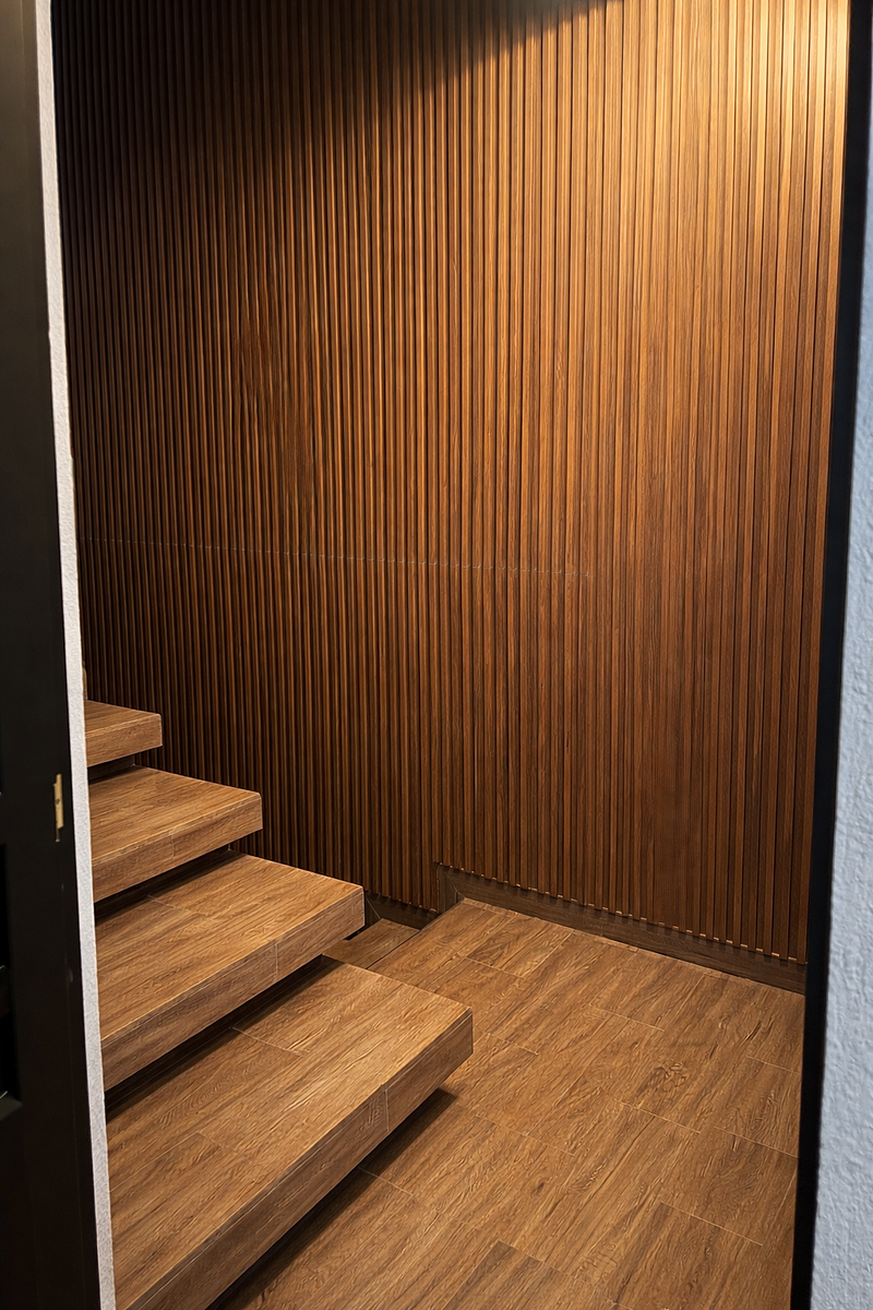 19 de 33: Pasillo escaleras