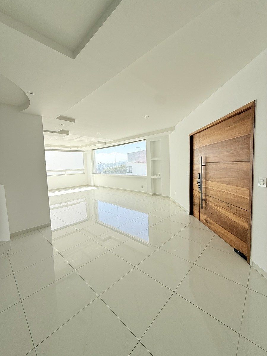 4 de 41: Entrada principal, vestíbulo