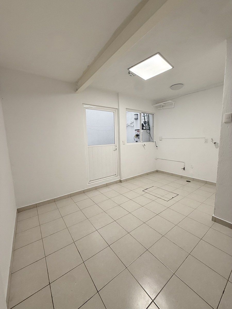 37 de 41: Sótano: Lavandería