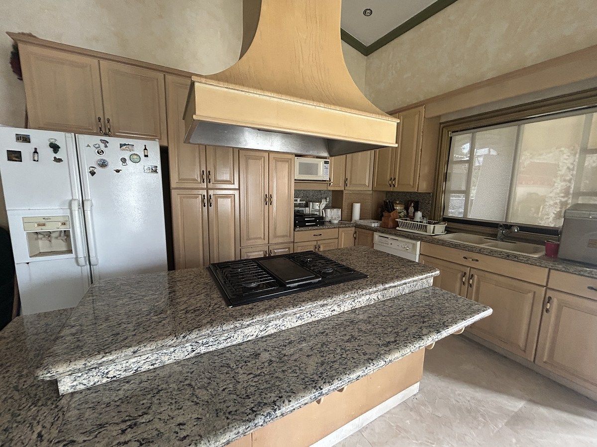 15 of 28: Cocina Equipada