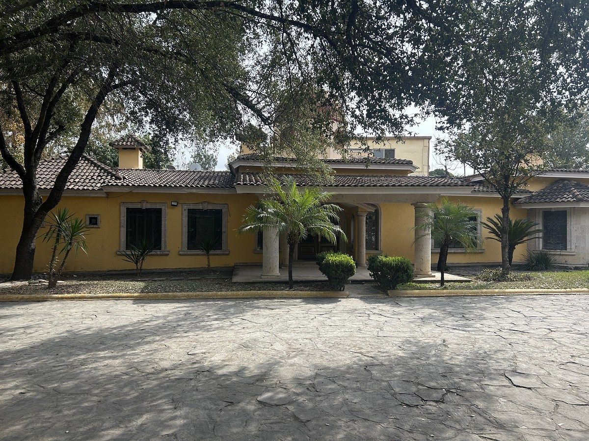 22 de 29: Frente de la Casa