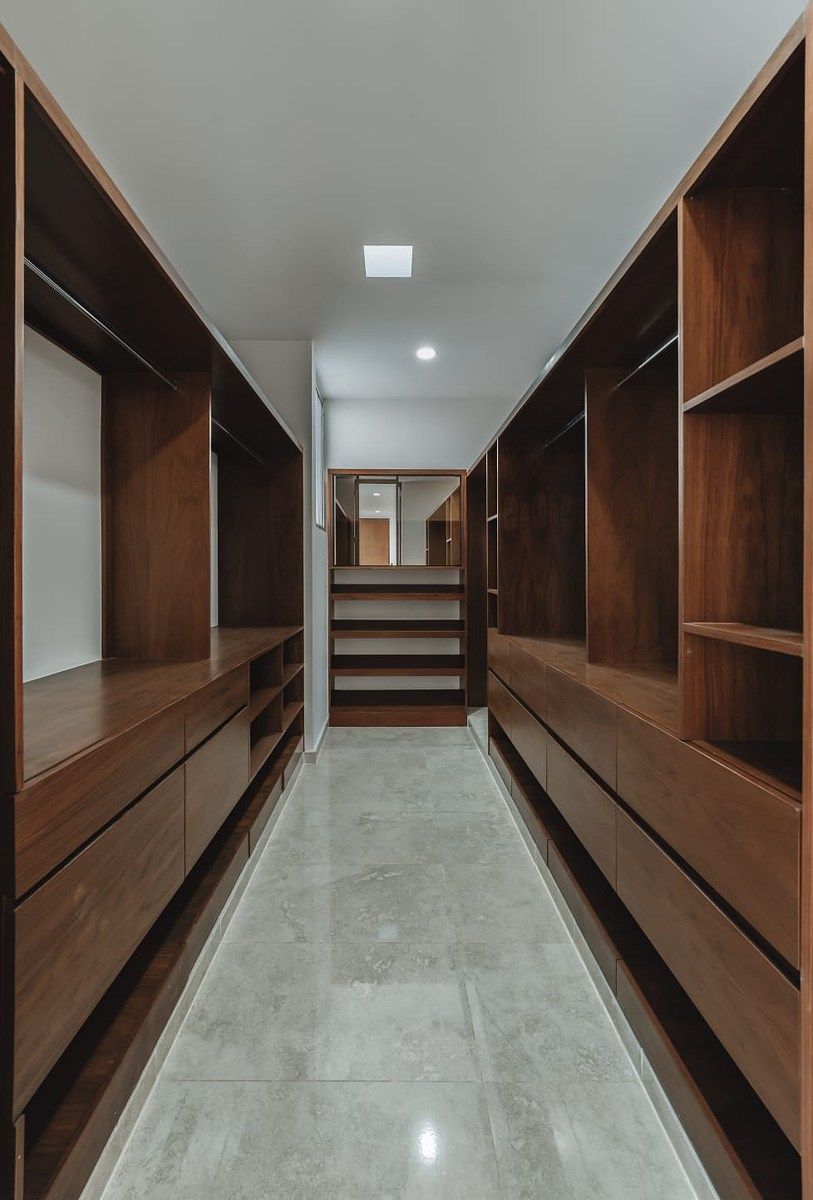 9 de 18: Cuarto Vestidor