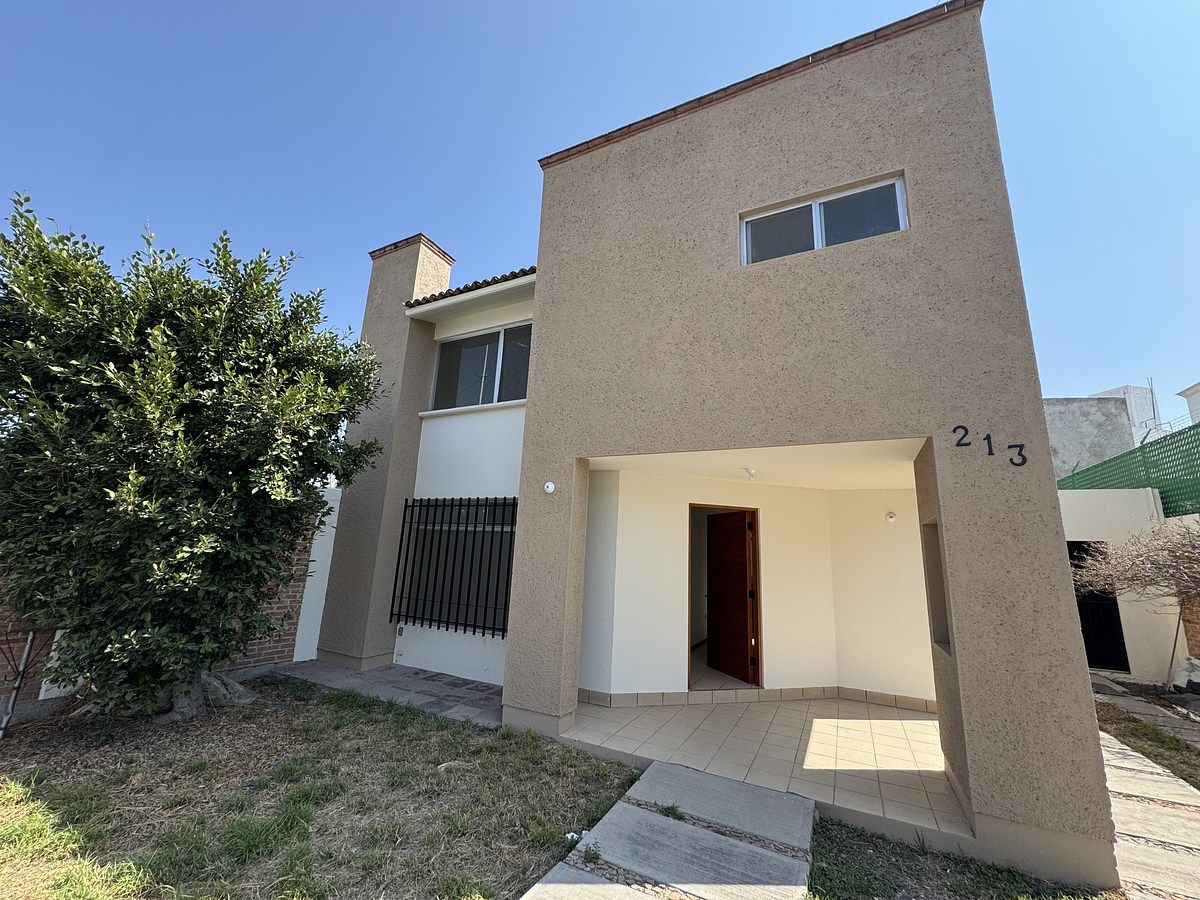 1 de 20: Fachada principal