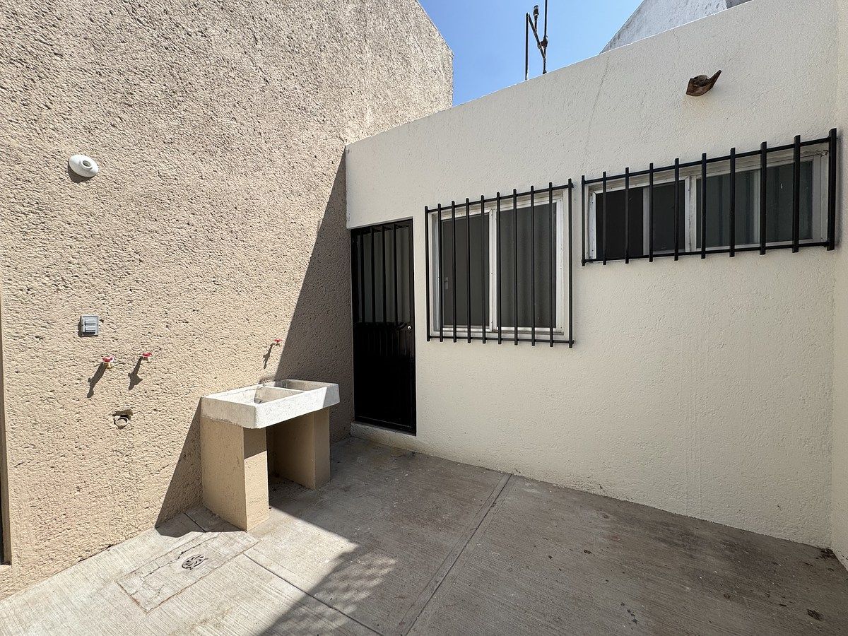 10 de 20: Patio de tendido y de servicios