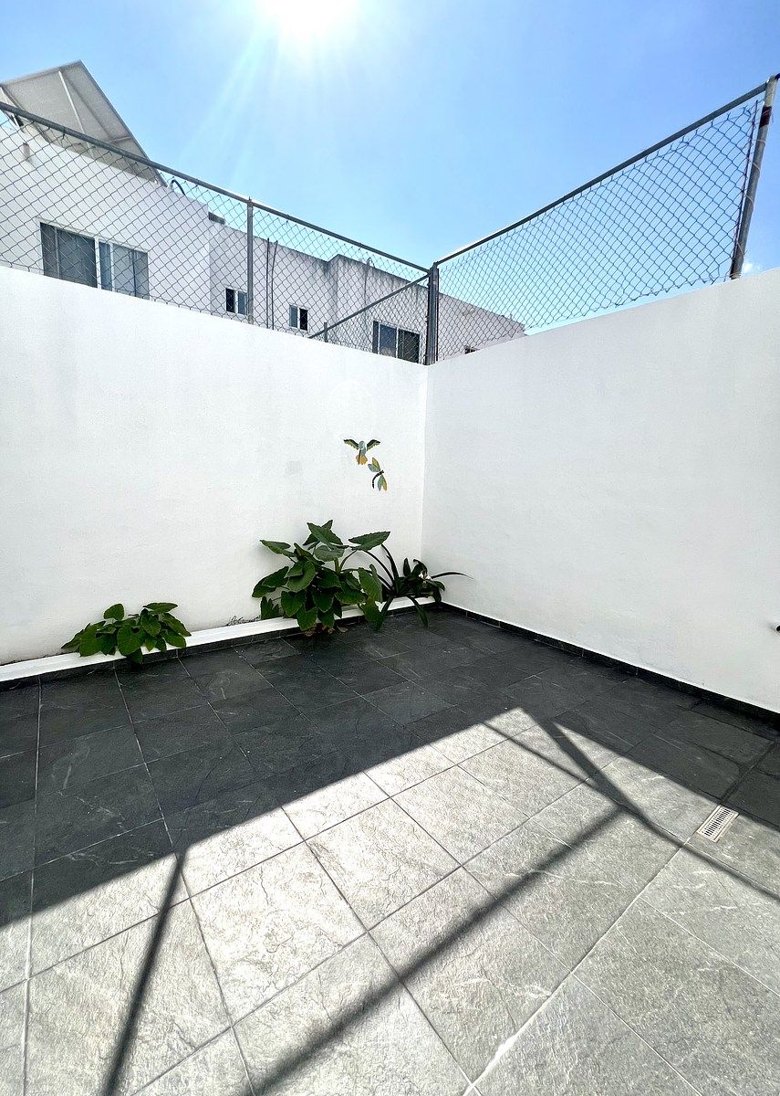 18 de 19: PATIO POSTERIOR