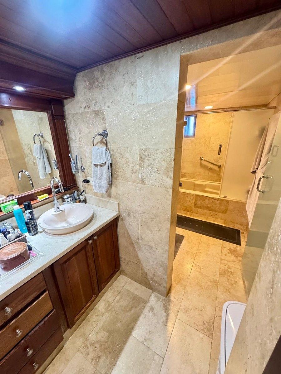 12 de 18: BAÑO PRINCIPAL