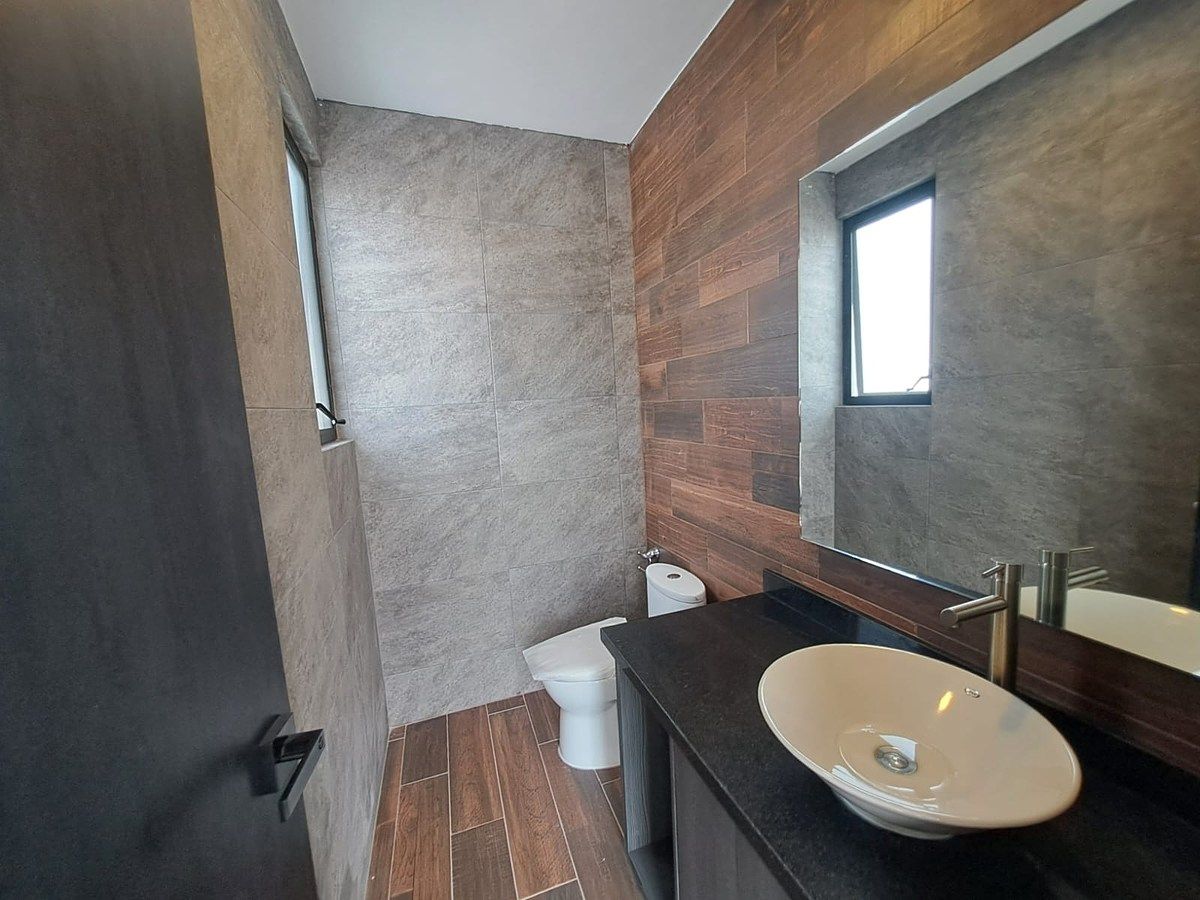 25 de 35: MEDIO BAÑO ROOF