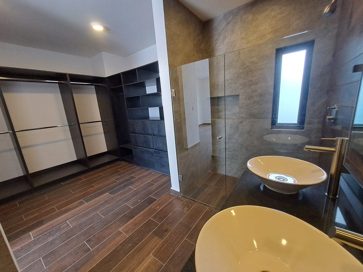 9 de 35: VESTIDOR Y BAÑO PPL