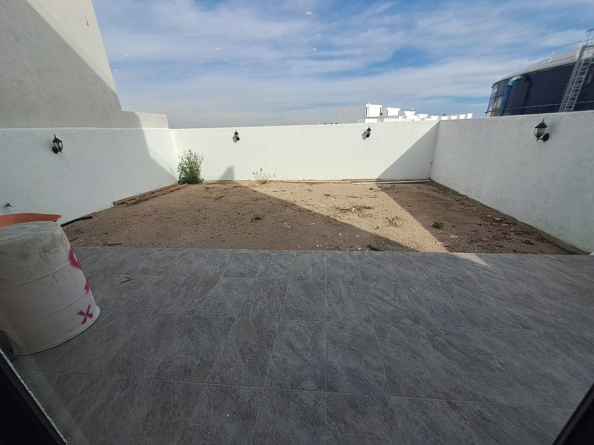 13 de 35: TERRAZA Y JARDÍN