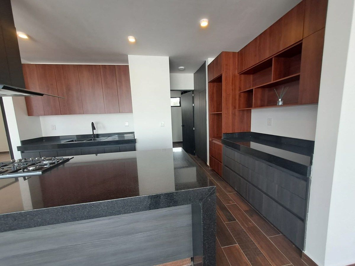 5 de 35: COCINA ACCESO A LAVANDERIA