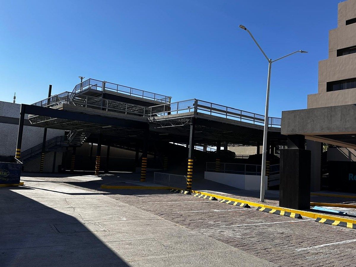 5 de 9: ESTACIONAMIENTO