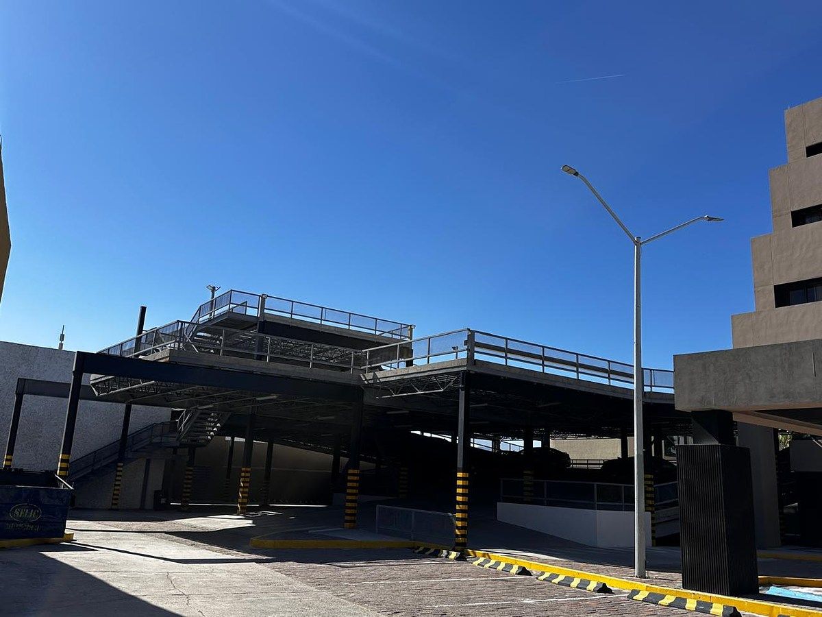 6 de 9: ESTACIONAMIENTO