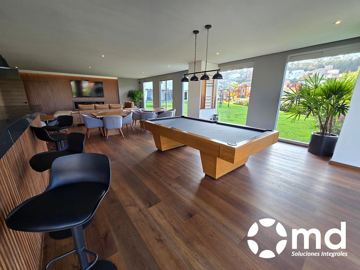 24 of 36: Salón adultos