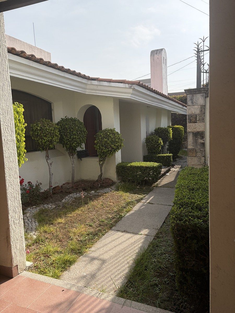 14 de 35: Pasillo de entrada