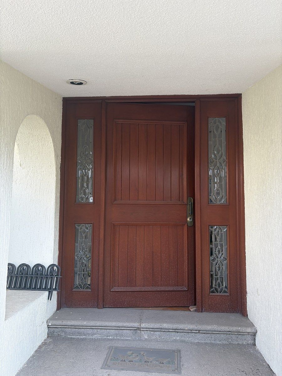 13 de 35: Puerta de entrada principal