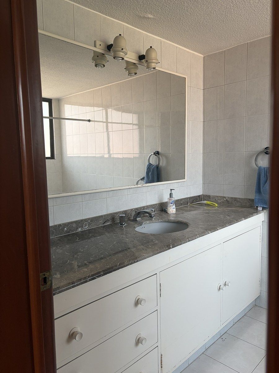 27 de 35: Baño de la recámara secundaria