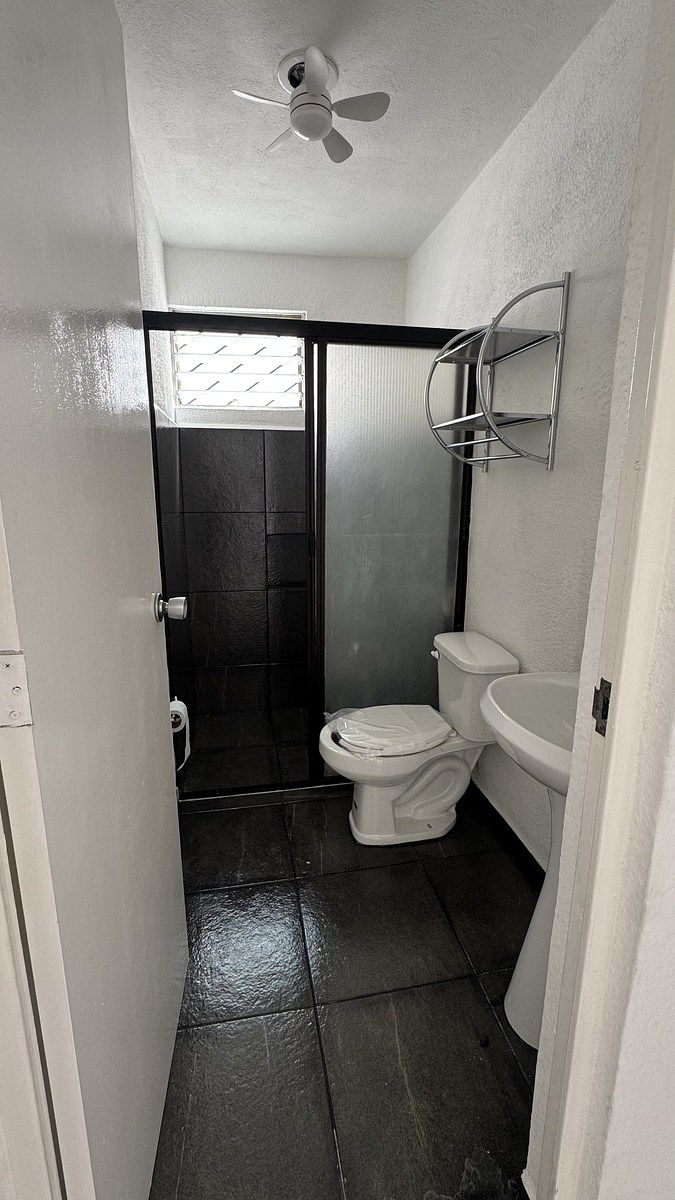 10 of 12: Baño remodelado