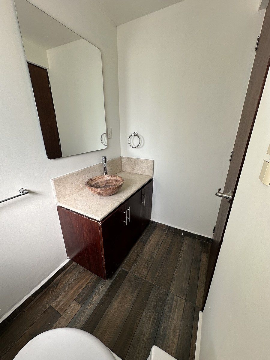 7 de 20: 1/2 BAÑO DE PB