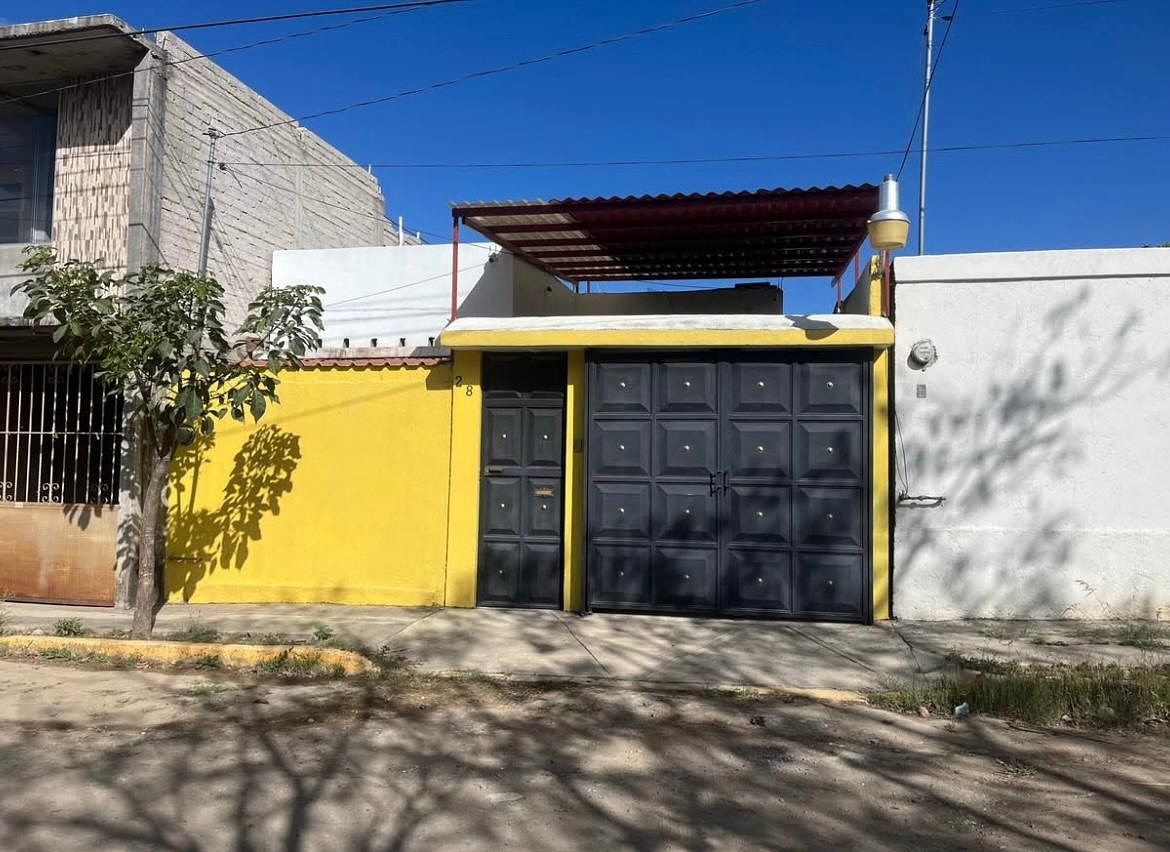 1 de 12: FACHADA PRINCIPAL