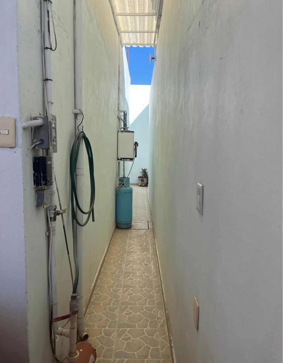 9 de 12: PASILLO LATERAL