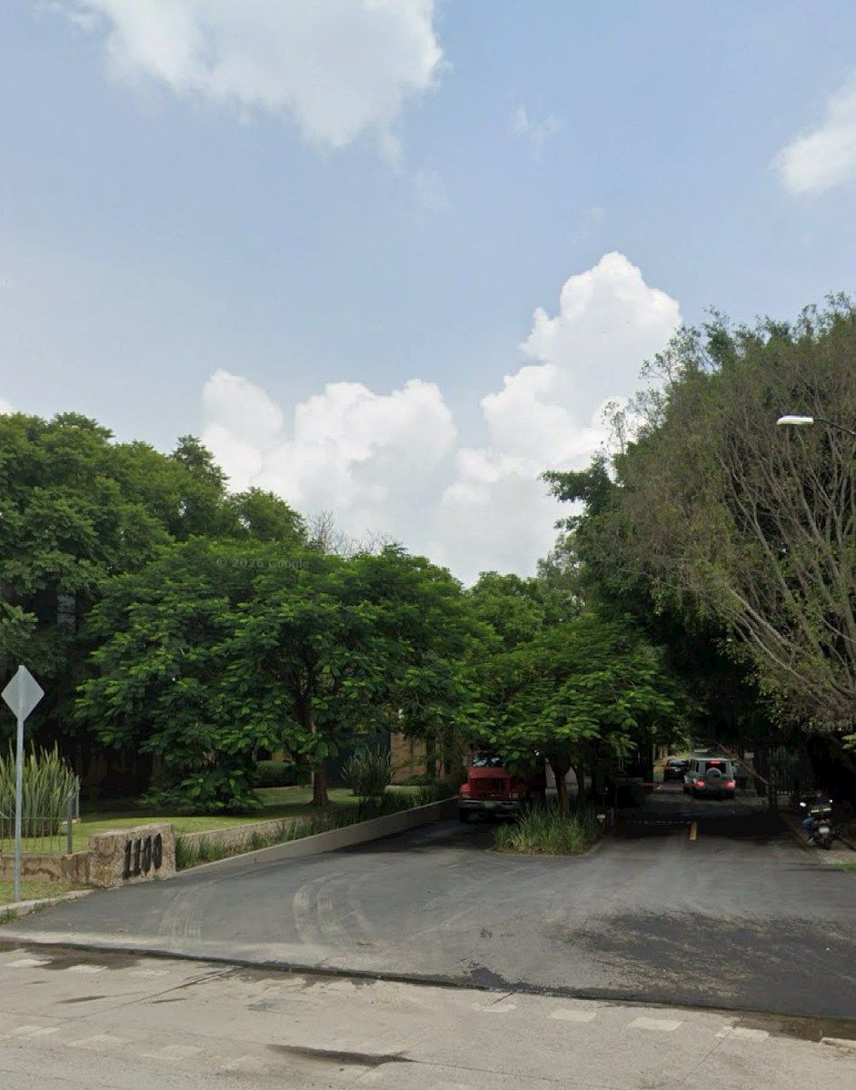 2 de 5: Entrada al condominio.