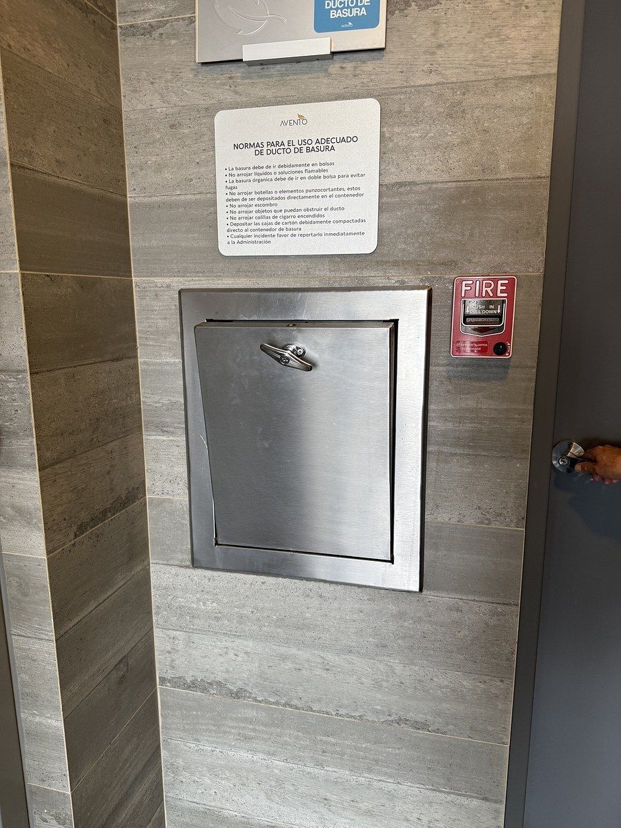 19 de 19: Conducto para basura