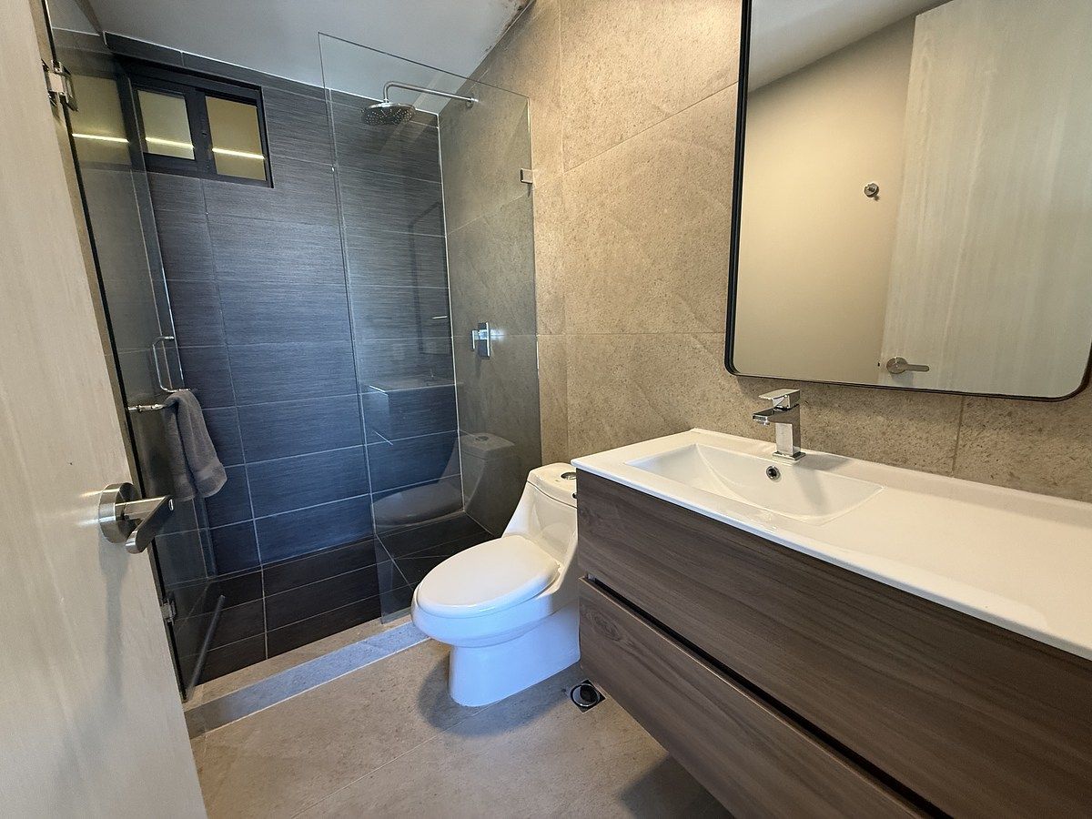 17 de 19: Baño en recámara principal