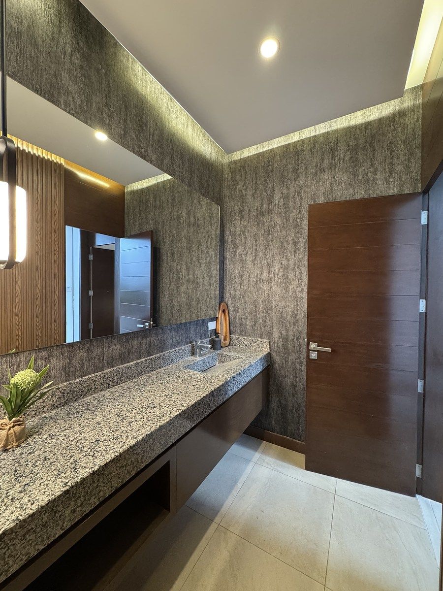 4 de 37: Medio baño visitas