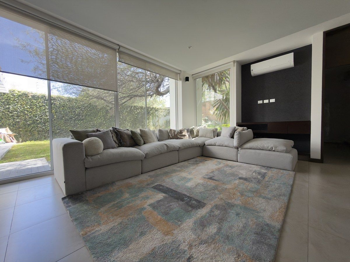 13 de 37: Área social, de TV,  juegos.