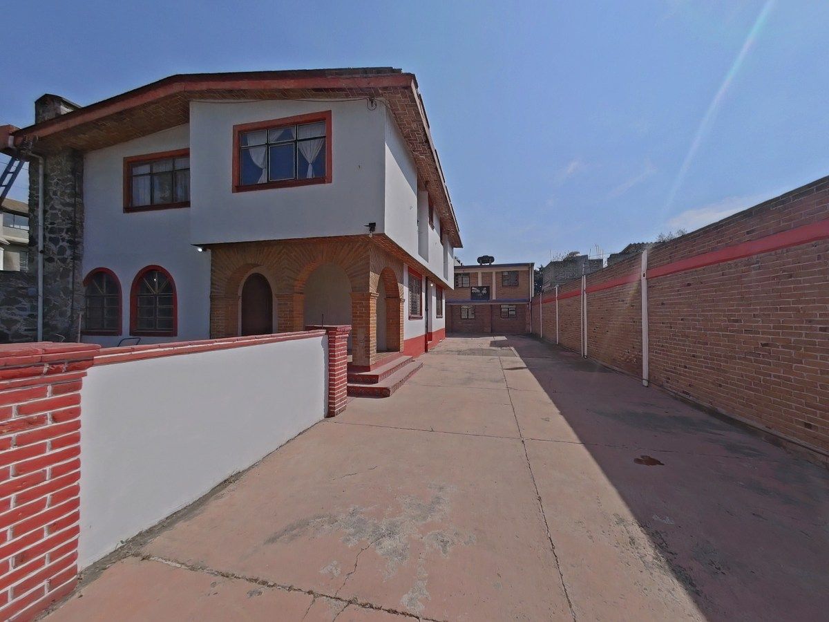 Xochimilco Amplia casa con gran terreno y jardín en San Gregorio Atlapulco. - foto 2